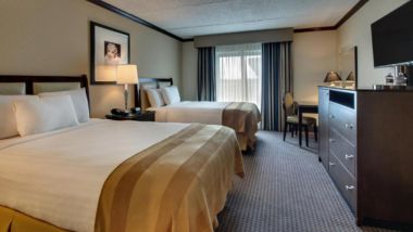 Double Queen room with desk